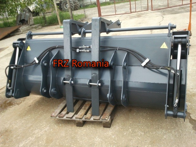 Cupa multifunctionala pentru buldoexcavator Case - 2400 mm CASE